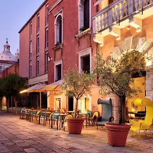 https://ca-pisani.hotelslidodijesolo.com